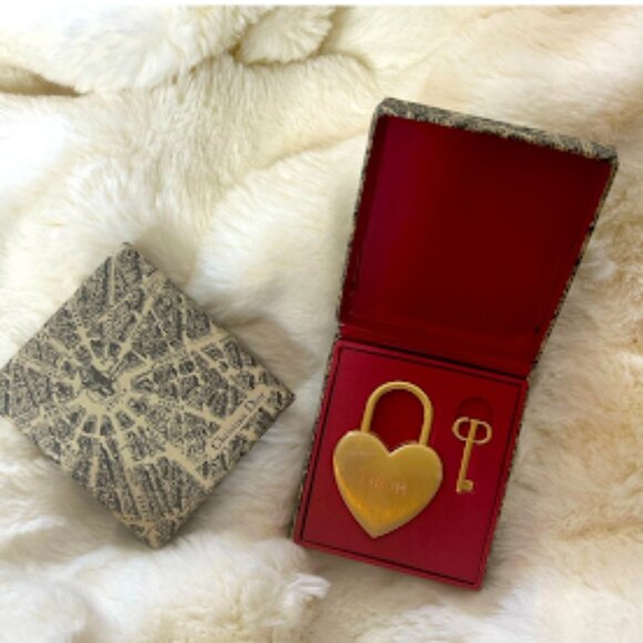 Christian Dior Heart Lock & Key Set~ LOVE~ Gold~ IN BOX~ Pink Letters (AA25) - Picture 2 of 8